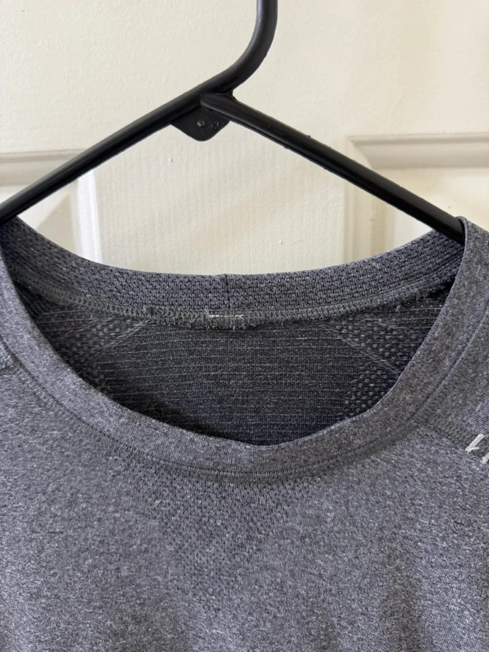 lululemon athletica Men's Heather Gray Long Sleeve Crew - Large - Picture 2 of 8